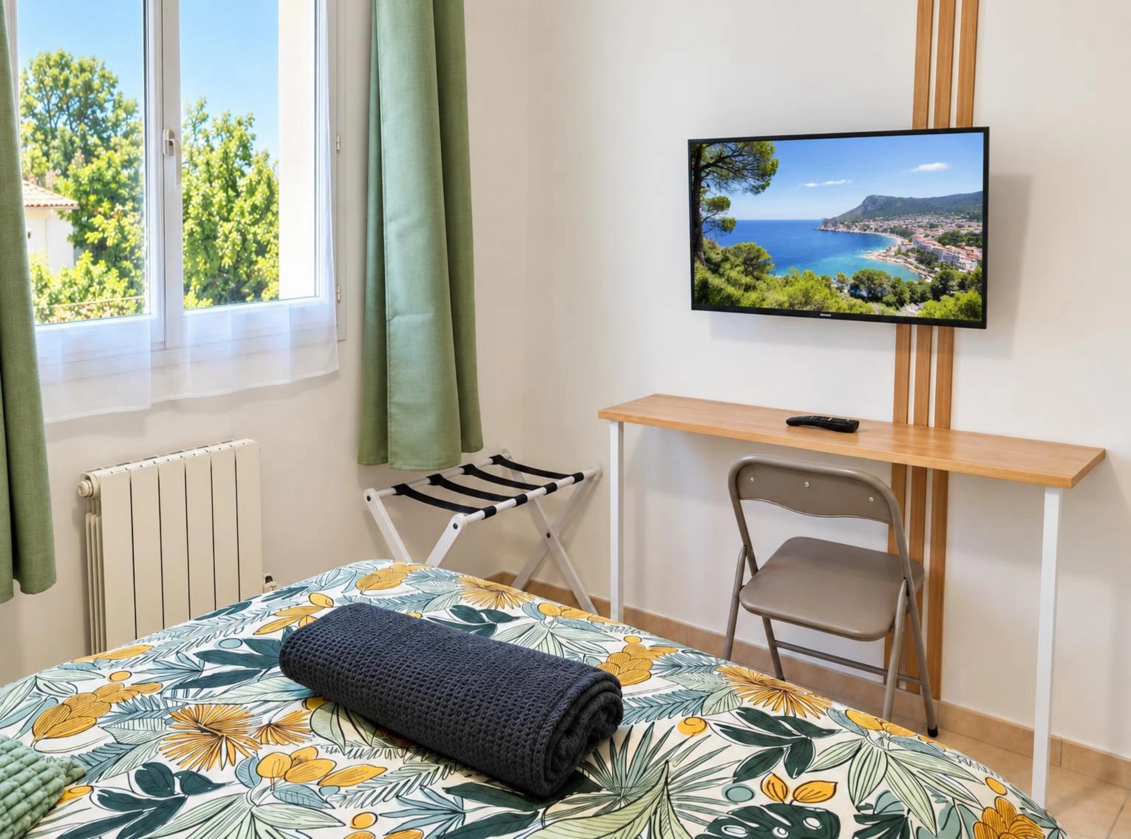 appartement-etoile-biterroise-beziers-herault-france-chambre-lit-bureau