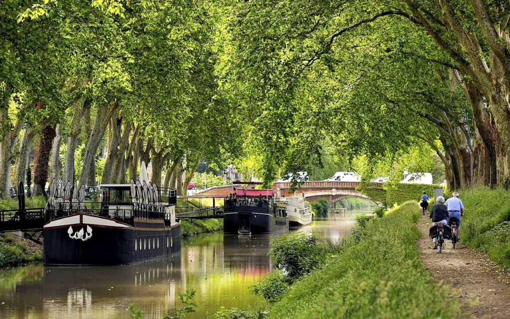 Péniches sur le canal du midi