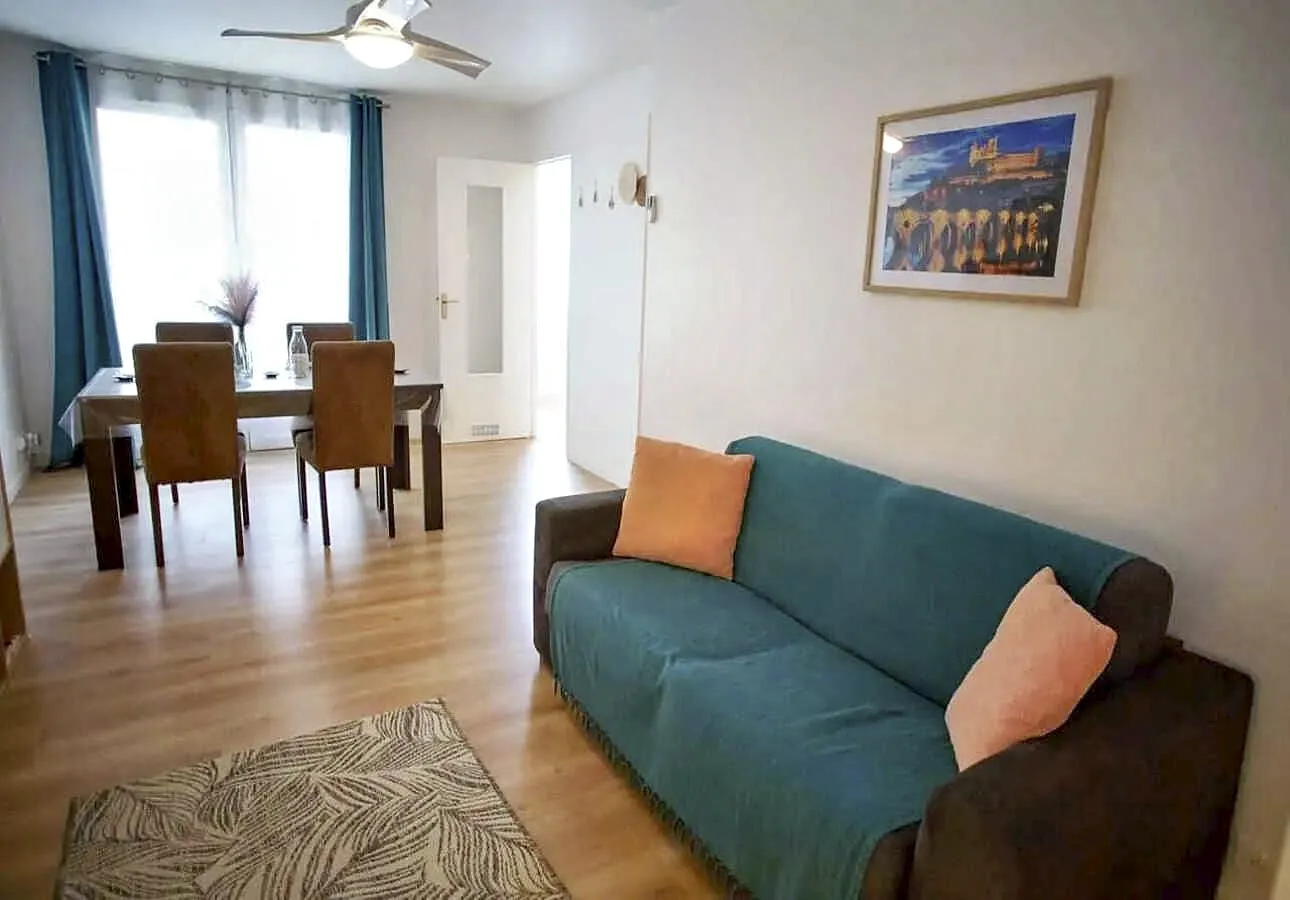 Espace séjour confortable pour location touristique à Béziers