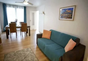 Espace séjour confortable pour location touristique à Béziers
