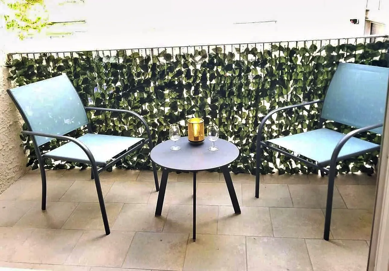 Salon de jardin extérieur pour profiter du balcon à Béziers