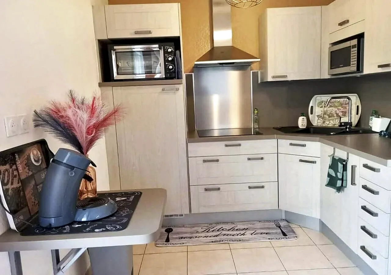Cuisine équipée dans appartement de location à Béziers