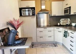 Cuisine équipée dans appartement de location à Béziers