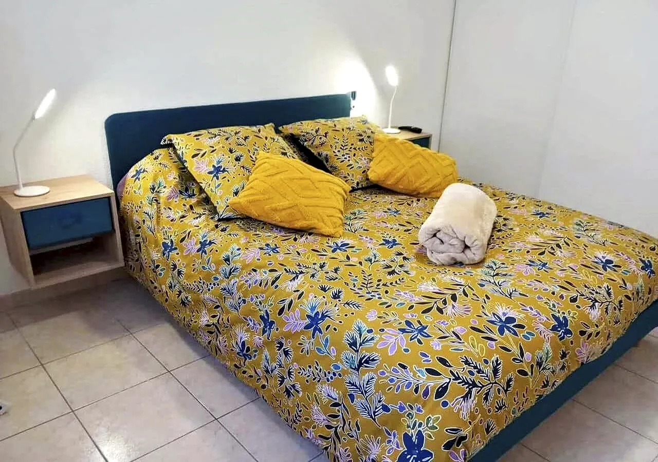 Chambre confortable dans appartement de vacances à Béziers