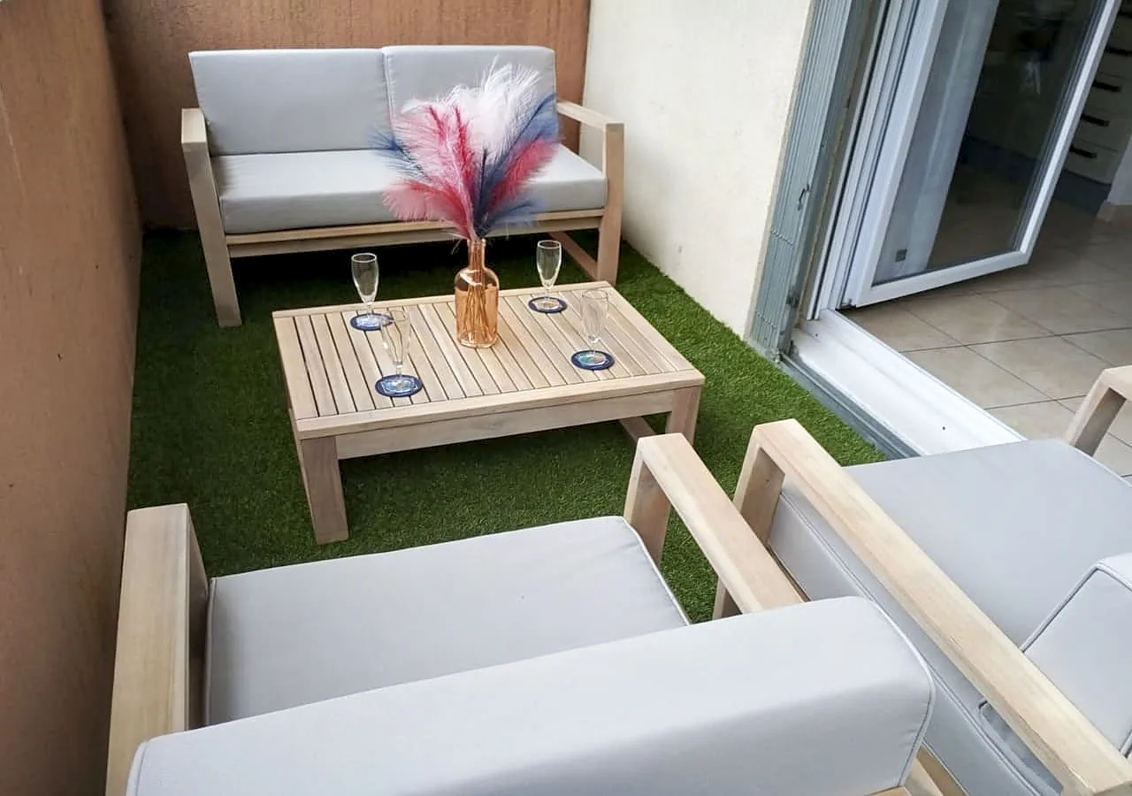 Salon de jardin extérieur pour profiter du balcon à Béziers