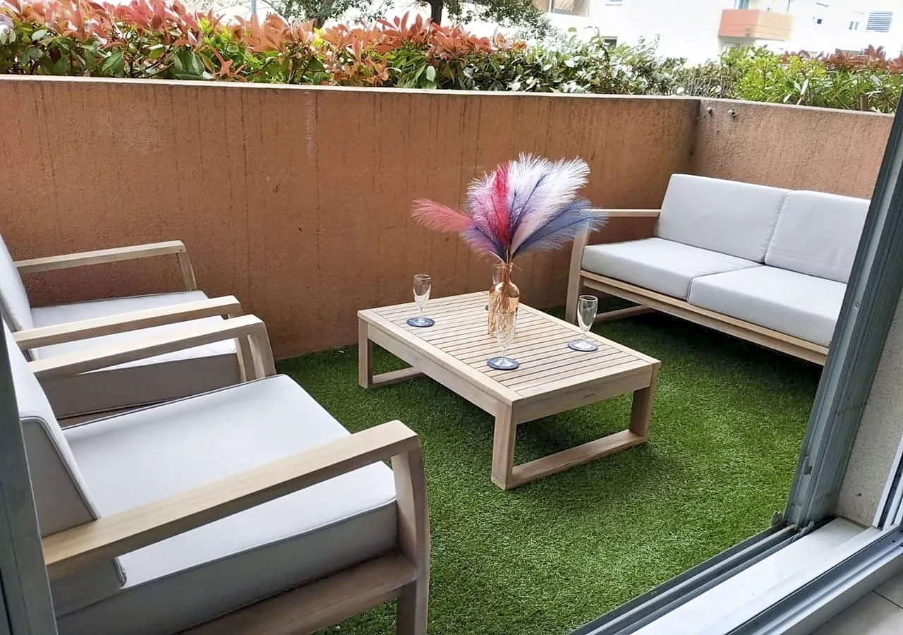 Salon de jardin extérieur pour profiter du balcon à Béziers